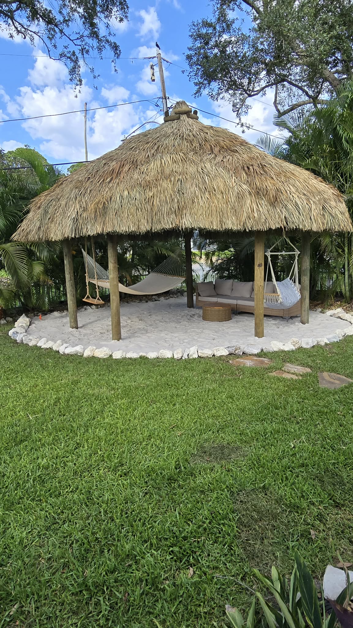 15 foot diameter Tiki Hut